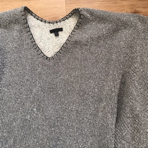 ATM Anthony Thomas Melilo Sweater Poncho Fringe Trim Excellent Condition - Picture 2 of 6